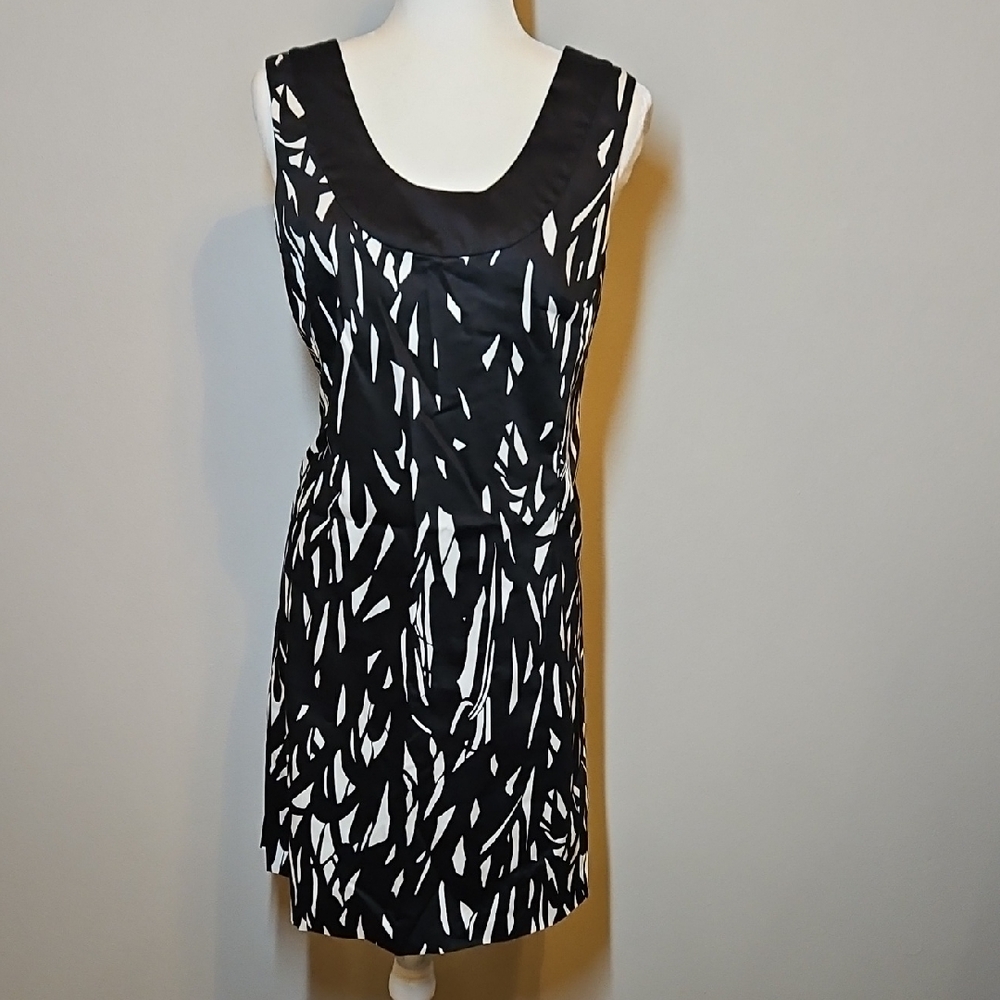 White House Black Market Black and White Abstract Dress Size 6